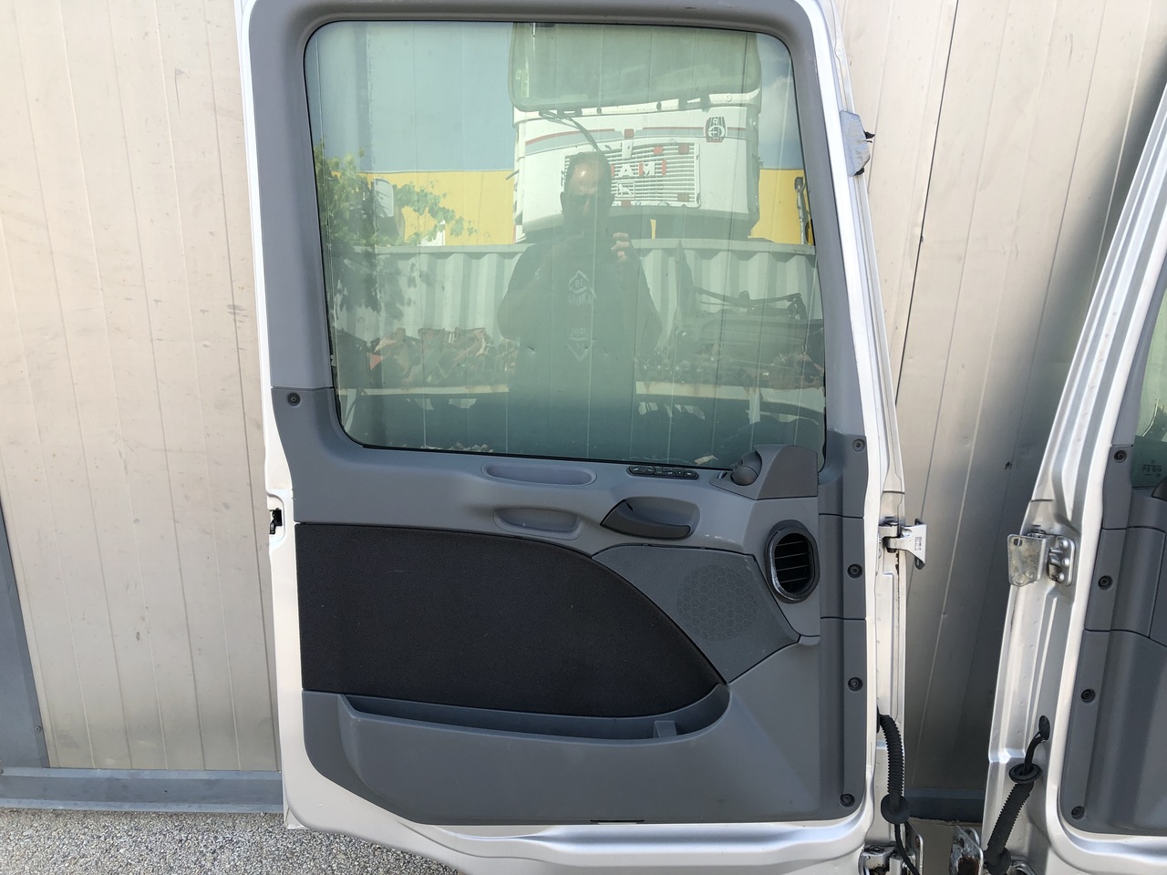 Door and parts for Truck DOOR ACTROS MP2-3 LEFT AND RIGHT MEGA SPACE CAB: picture 2