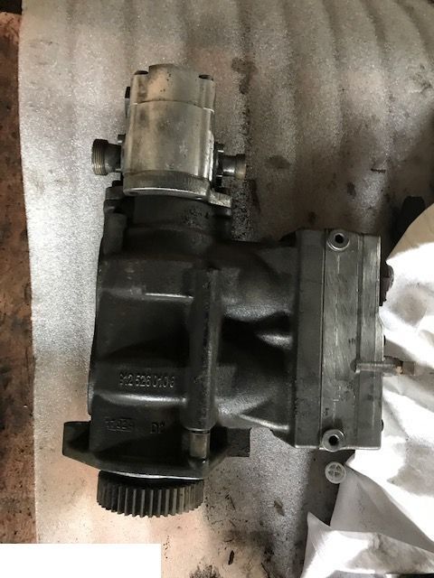 FENDT 933 - Kompresor Sprężarka - Air brake compressor for Agricultural machinery: picture 1