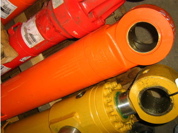 O&K  - Hydraulic cylinder
