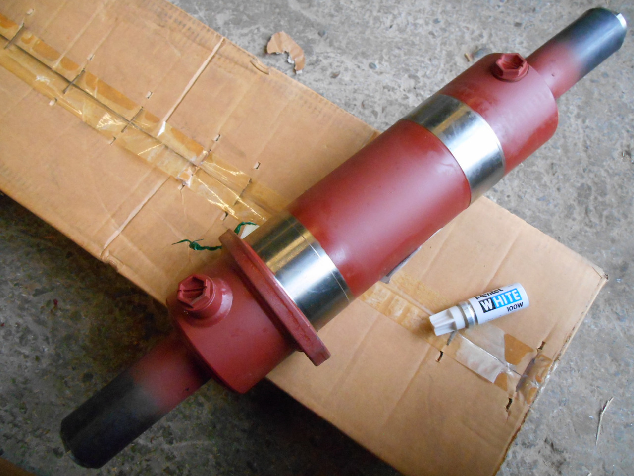 New Hydraulic cylinder for Construction machinery New Holland Kobelco 71477133 -: picture 2