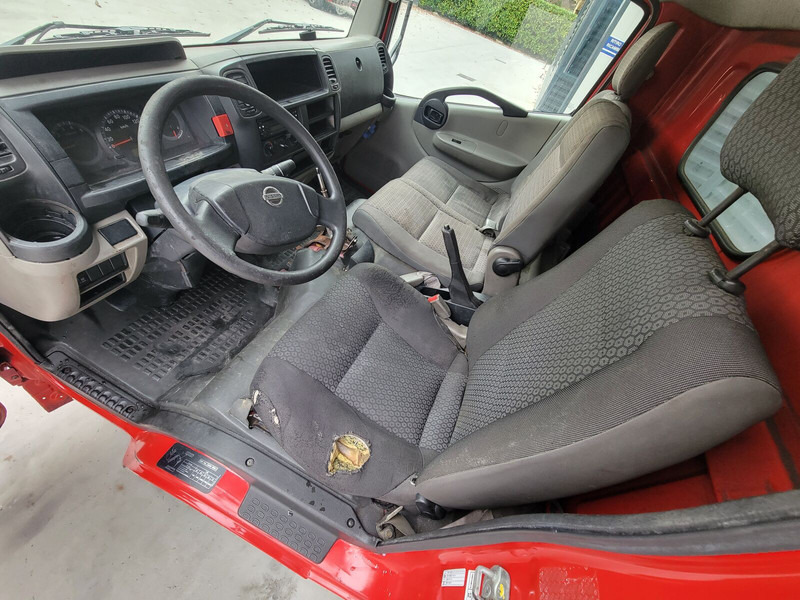 Cab and interior for Truck Nissan Cabstar: picture 3