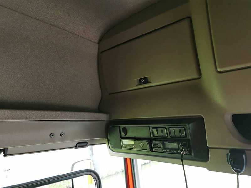 Tractor unit DAF CF 400 skylights skirts: picture 11