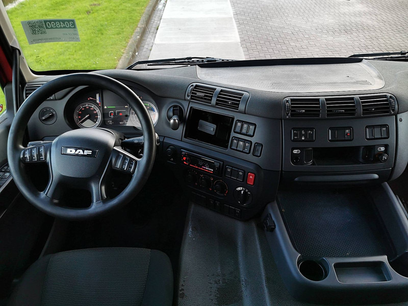 Tractor unit DAF CF 400 skylights skirts: picture 8