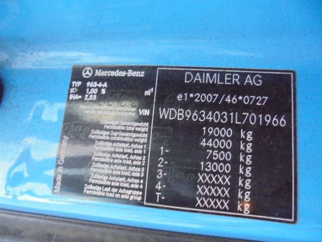 Tractor unit Mercedes-Benz Actros 1842 LS EUR6: picture 19
