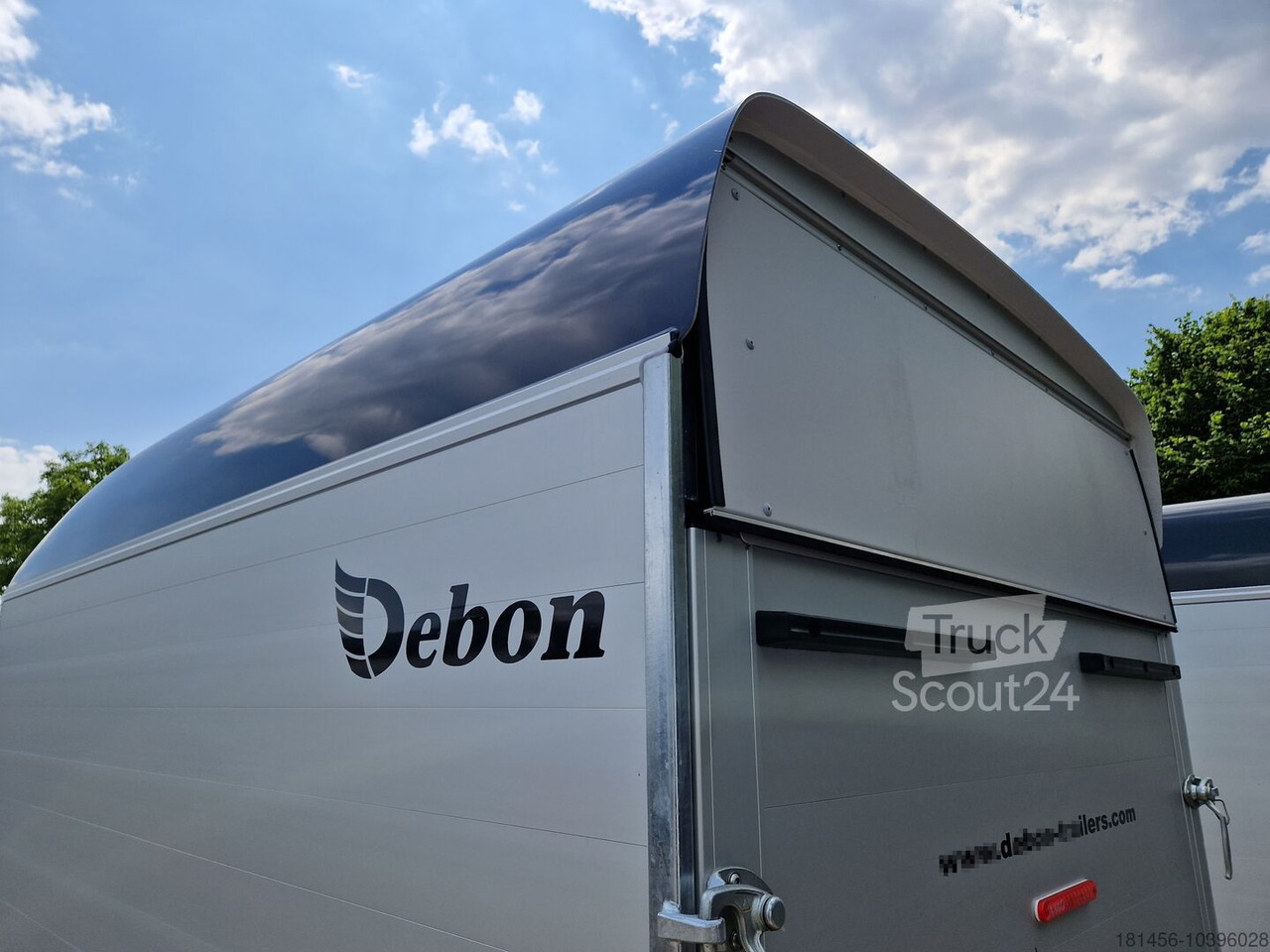 New Closed box trailer Cheval Liberté Debon Roadster 500 Cargo Heckrampe Poly royalblau Pullman 100km/H verfügbar: picture 5