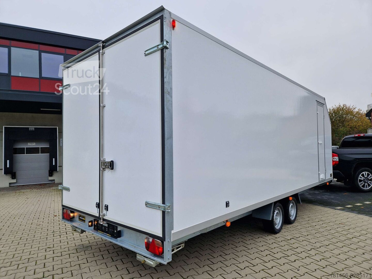 New Closed box trailer Großer Koffer aerodynamisch 615x215x200cm Seitentür 3500kg verfügbar: picture 2
