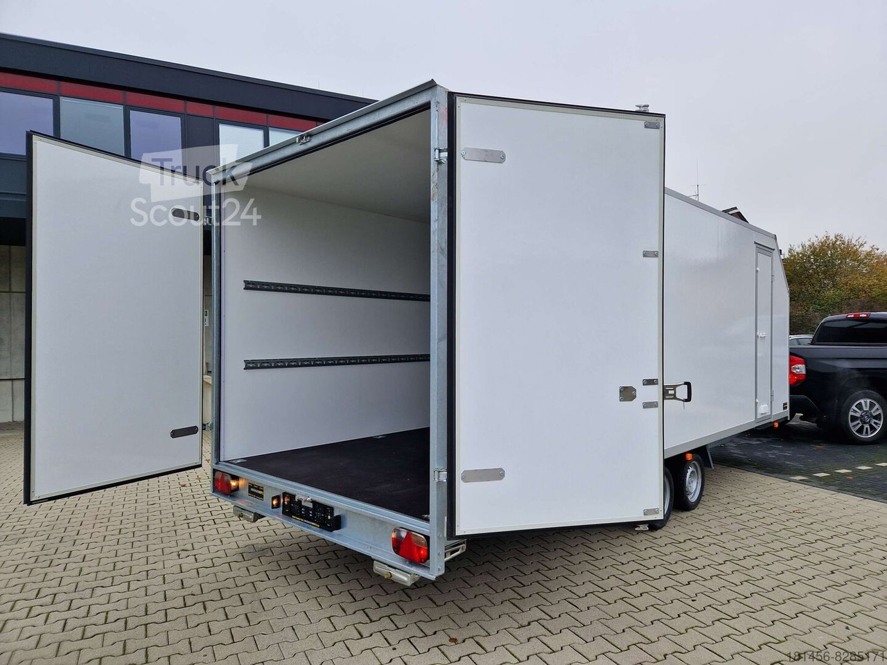 New Closed box trailer Großer Koffer aerodynamisch 615x215x200cm Seitentür 3500kg verfügbar: picture 3