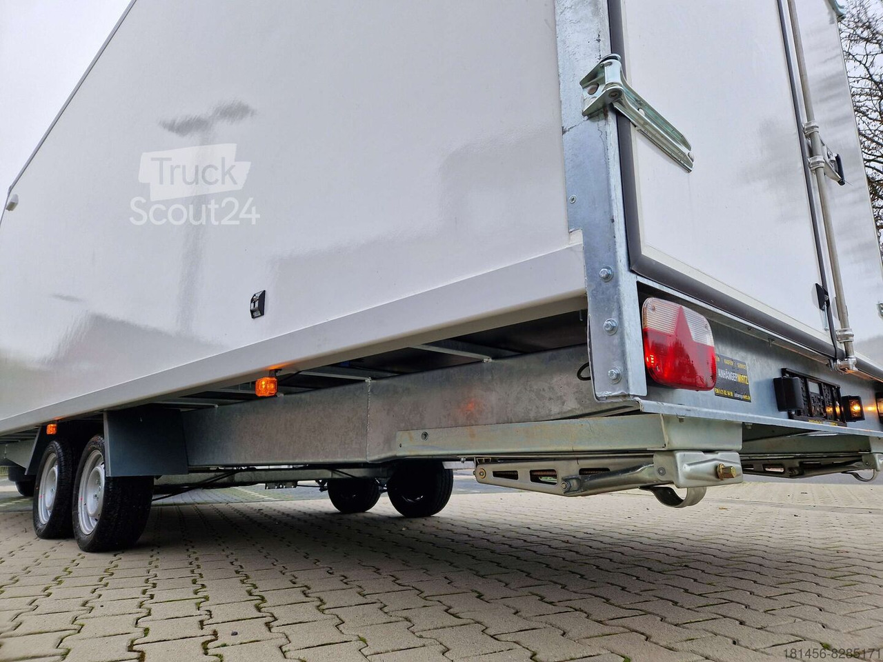 New Closed box trailer Großer Koffer aerodynamisch 615x215x200cm Seitentür 3500kg verfügbar: picture 5