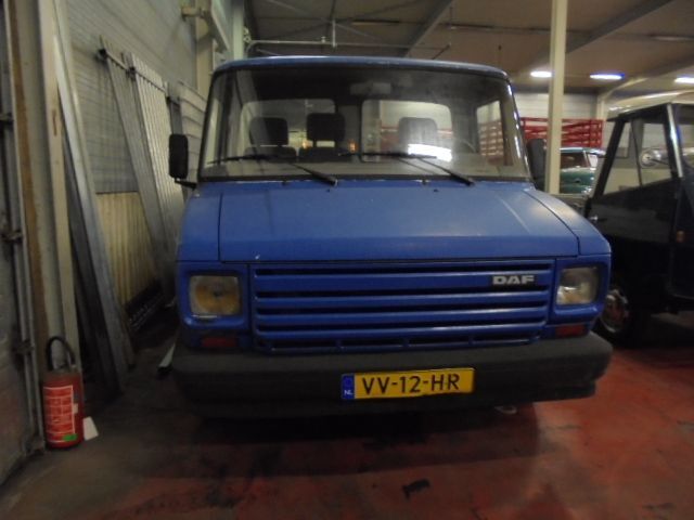 Dropside/ Flatbed truck DAF 400 400: picture 2