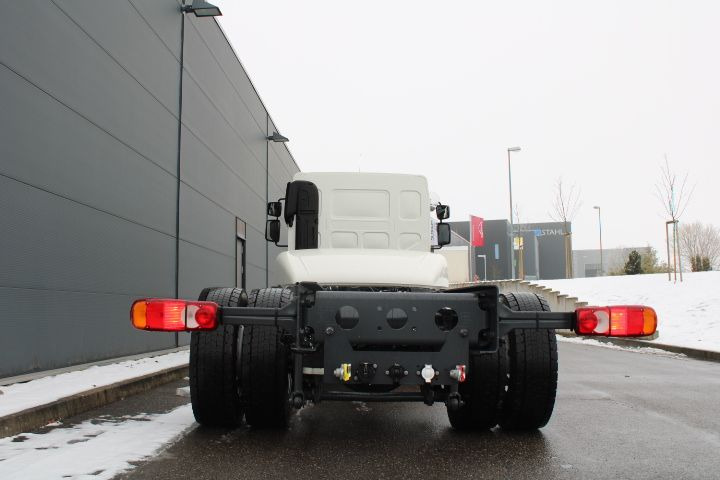 New Cab chassis truck DAF LF 310 FA 18 to Klima Luftfederung Aufbau 7m: picture 8