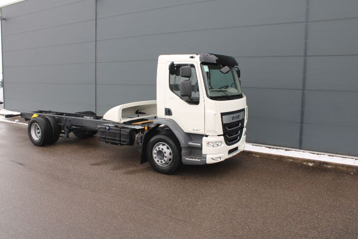 New Cab chassis truck DAF LF 310 FA 18 to Klima Luftfederung Aufbau 7m: picture 2