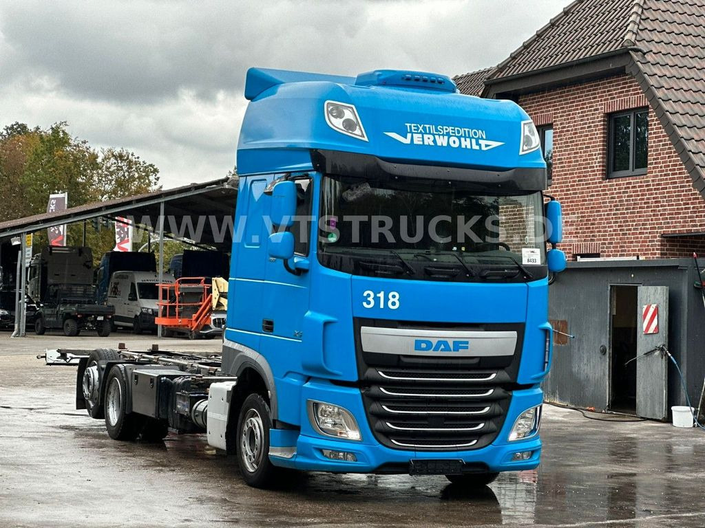 Container transporter/ Swap body truck DAF XF 440 Euro 6 6x2 BDF-Wechselfahrgestell: picture 4