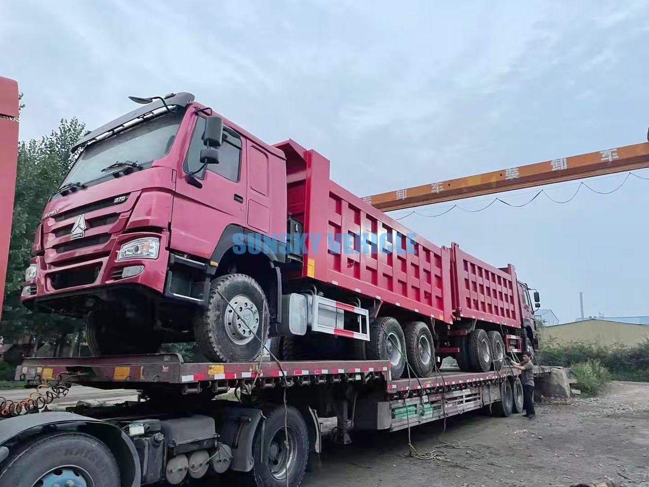 Tipper for transportation of bulk materials HOWO 6X4 400/430HP Tipper Truck: picture 10