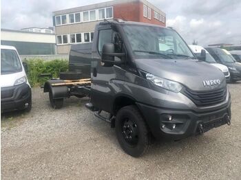New Cab chassis truck, Commercial vehicle Iveco Daily 70S18HA8 WX 4X4 Fahrgestell 132 kW (179...: picture 1