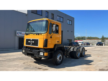 Cab chassis truck MAN 26.322 (BIG AXLES / STEEL SUSPENSION / MANUAL PUMP): picture 1