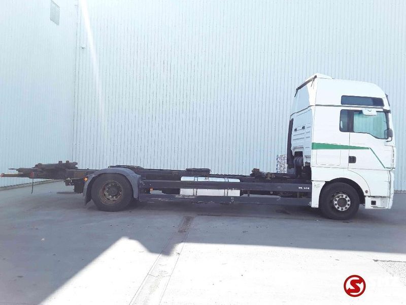Container transporter/ Swap body truck MAN TGA 18.430: picture 5