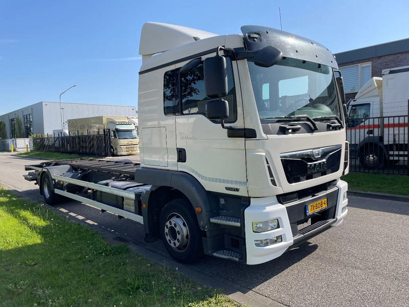 Cab chassis truck MAN TGM 12.250 LL euro 6 ! 206.000 km: picture 3