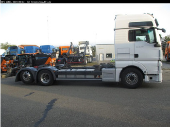 Container transporter/ Swap body truck MAN TGX 26.480 6x2-2 LL Aufnahmehöhe 1020-1320 mm: picture 2