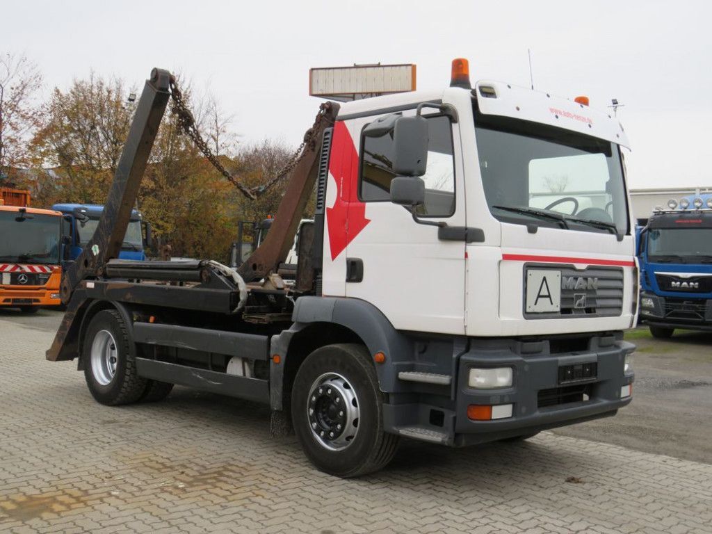 Skip loader truck MAN TG-M 18.280 4x2 Absetzkipper: picture 2