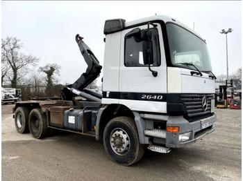 Hook lift truck Mercedes Actros 2640: picture 1