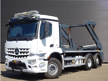Skip loader truck Mercedes-Benz AROCS 2543 E6 6x2/4 ABSETZKIPPER: picture 1