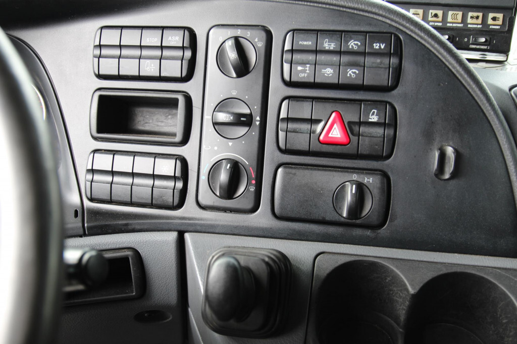 Refrigerator truck Mercedes-Benz Actros 1832 E5  CS 950MT Bi-Temp Tür+LBW Strom: picture 6