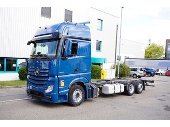 Container transporter/ Swap body truck Mercedes-Benz Actros 2545 BDF Jumbo Volumen Lenkachse GigaSpa: picture 1