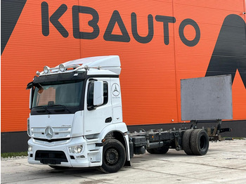 Cab chassis truck MERCEDES-BENZ Antos 1833
