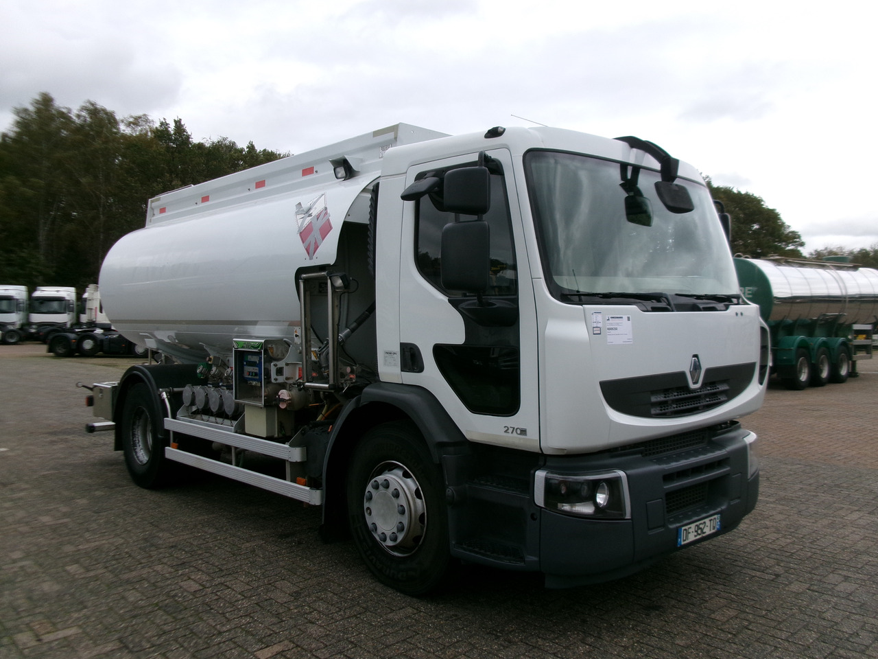 Tanker truck for transportation of fuel Renault Premium 260 4x2 fuel tank 13.8 m3 / 4 comp: picture 2