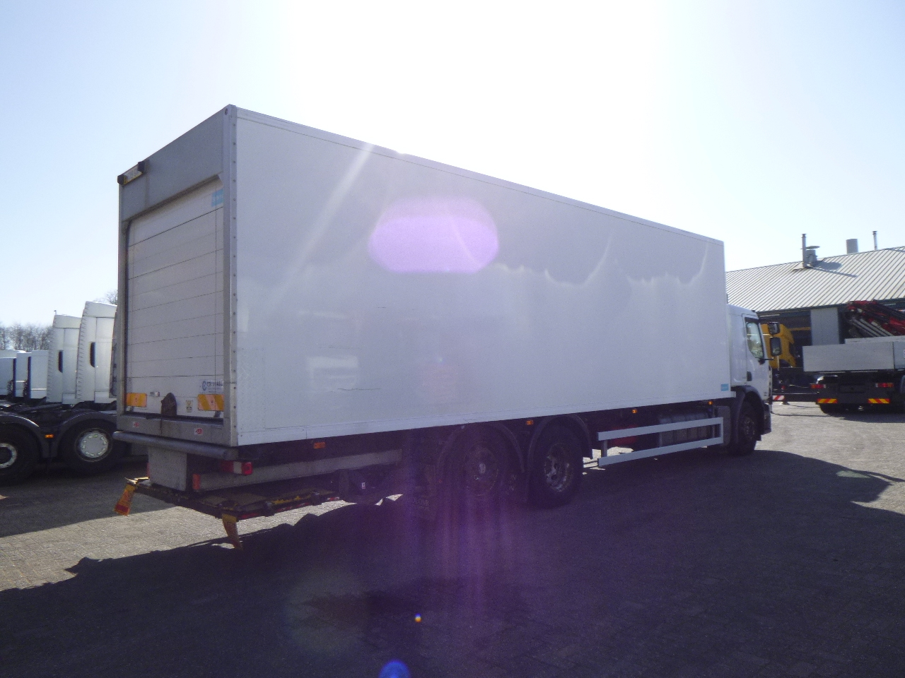 Refrigerator truck Renault Premium 370 dxi 6x2 RHD Carrier Supra 950 MT frigo: picture 3