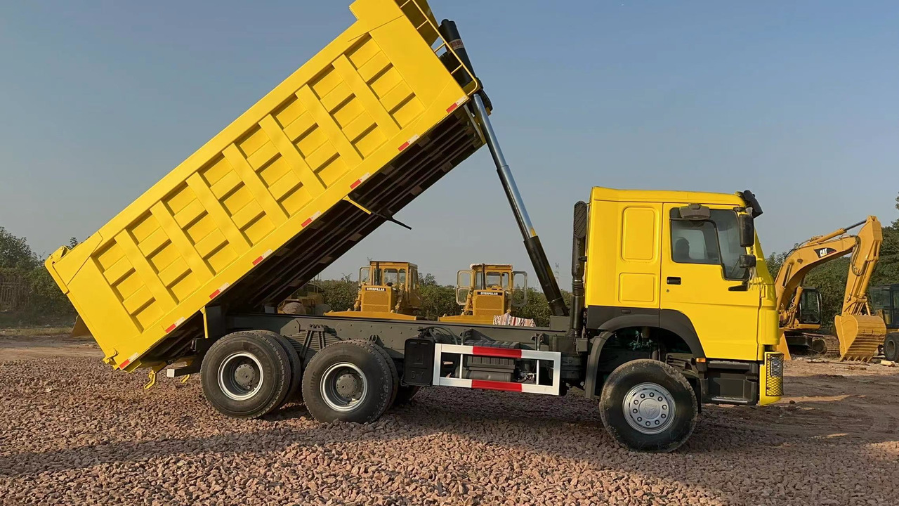 Tipper for transportation of heavy machinery SINOTRUK Howo Dump truck 371: picture 8