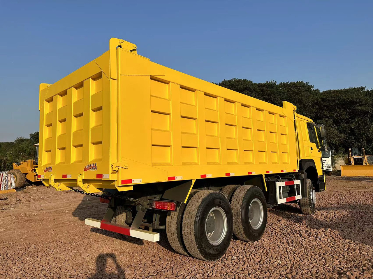 Tipper for transportation of heavy machinery SINOTRUK Howo Dump truck 371: picture 11