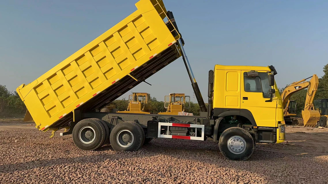 Tipper for transportation of heavy machinery SINOTRUK Howo Dump truck 371: picture 6