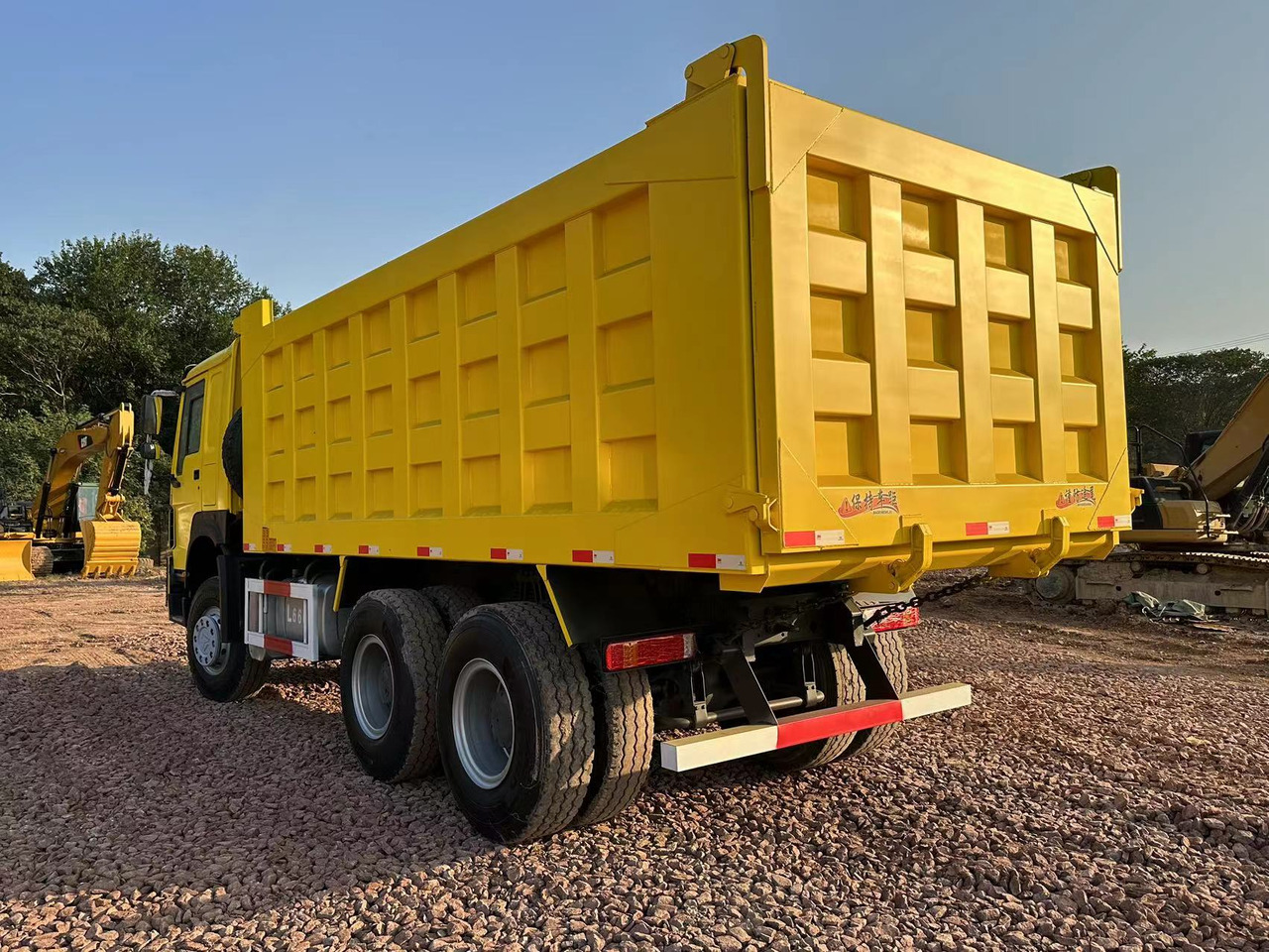 Tipper for transportation of heavy machinery SINOTRUK Howo Dump truck 371: picture 7