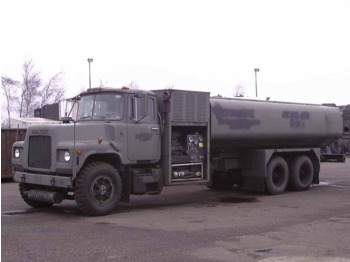 MACK DM492S - Tanker truck