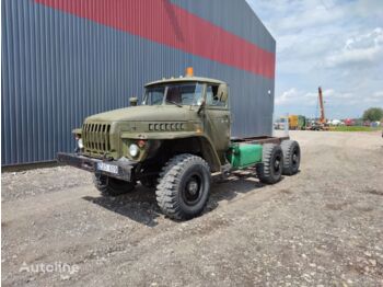 Cab chassis truck URAL 4320, 6x6: picture 1