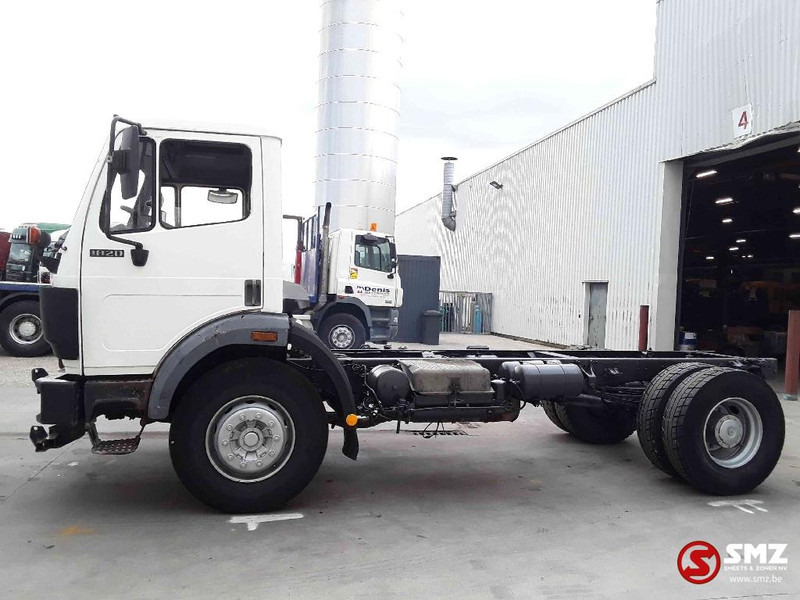 Mercedes-Benz 1820 - Cab chassis truck: picture 5
