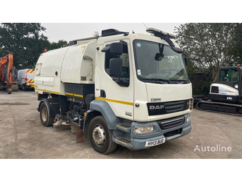 DAF LF 55.220 15 TONNE - Road sweeper: picture 1
