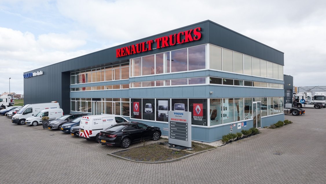 Used Truck Center B.V. - Tractor units undefined: picture 1