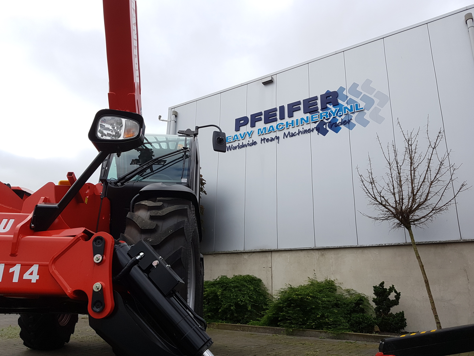 Pfeifer Rentals & Sales - Tractor units undefined: picture 3