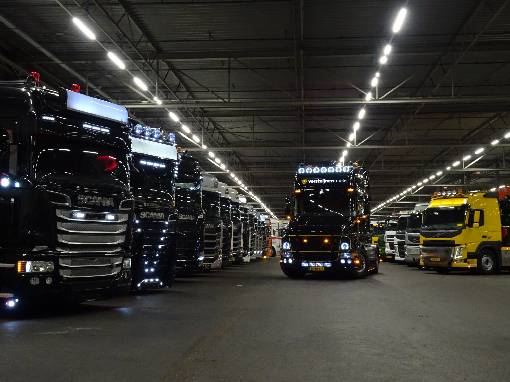 Versteijnen Trucks B.V. - Municipal/ Special vehicles undefined: picture 1