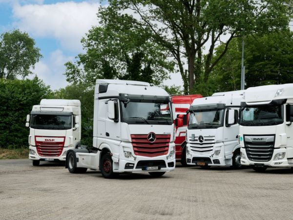 Hesselink Trucks B.V. undefined: picture 2