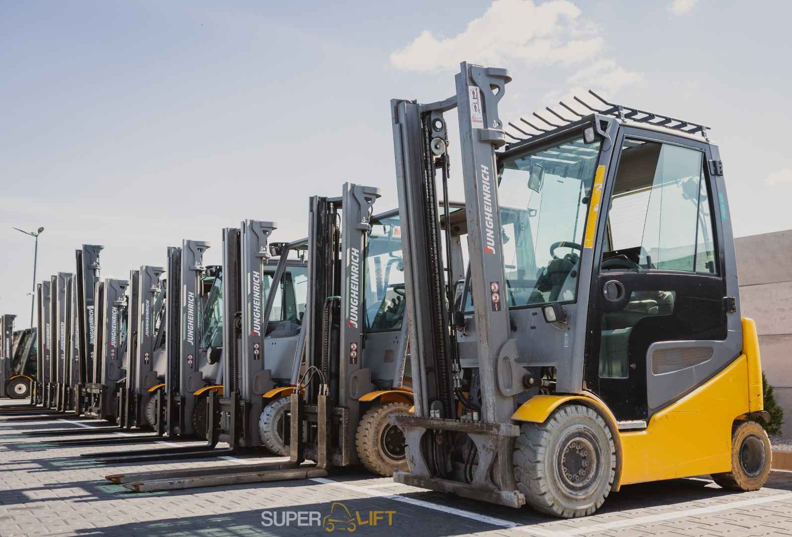 SUPERLIFT - Material handling equipment MANITOU undefined: picture 15