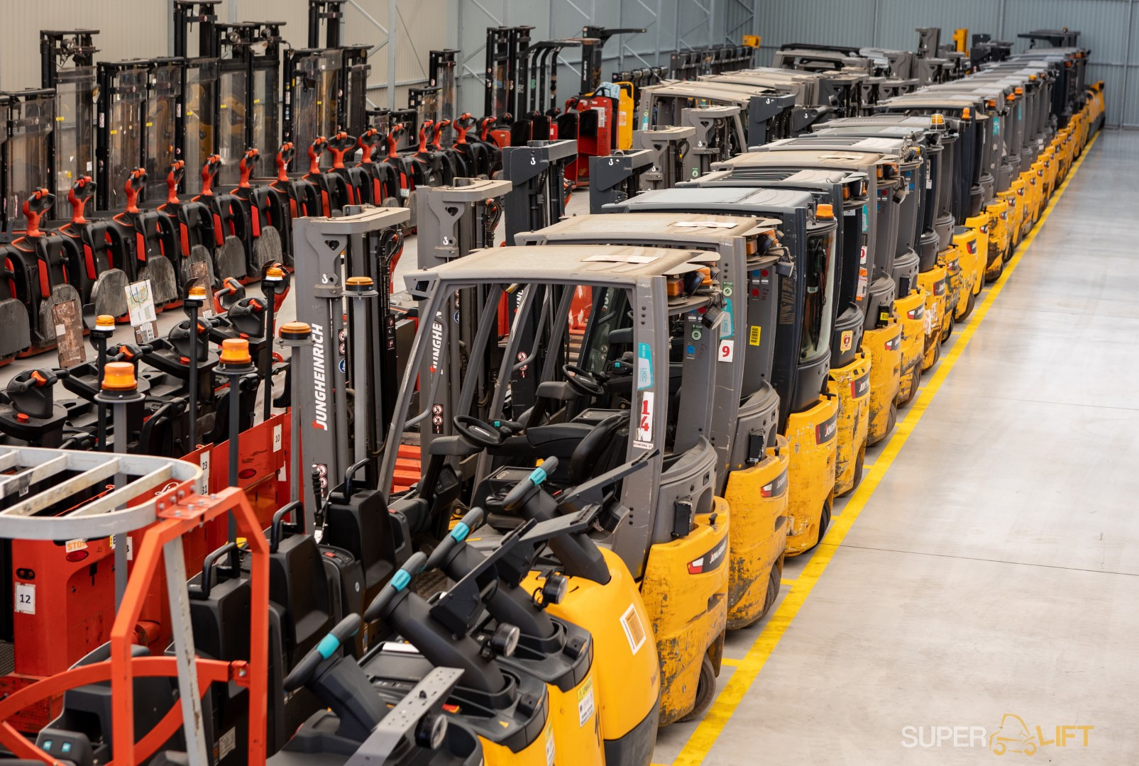 SUPERLIFT - Material handling equipment MANITOU undefined: picture 8