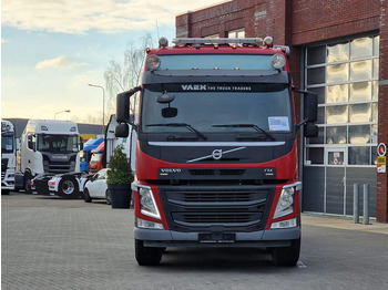 Hook lift truck Volvo FM 500 Globetrotter 8x4*4 - HYVA Hooklift - Lift axle rear - 2x steering axle - Custom interior: picture 4