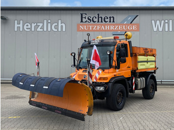 Snow removal vehicle UNIMOG U500