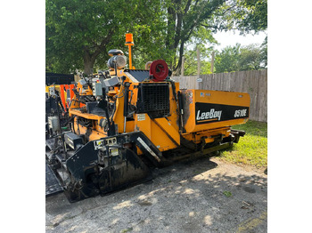 Asphalt paver