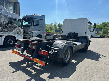 Cab chassis truck Mercedes-Benz Atego 13.23: picture 4