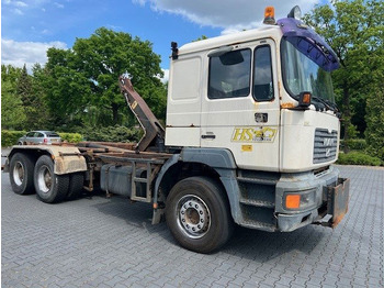Container transporter/ Swap body truck MAN 26.464 6X4: picture 2