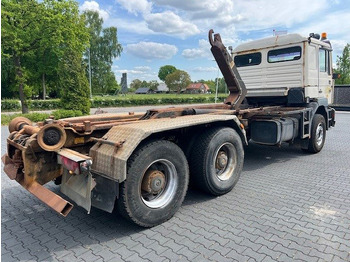 Container transporter/ Swap body truck MAN 26.464 6X4: picture 4